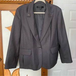 Beautiful NINE WEST blazer jacket size 16